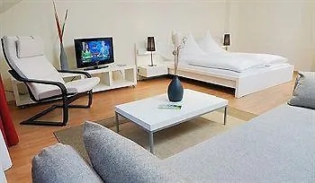 アパートホテル アム ツヴィンガー 3*